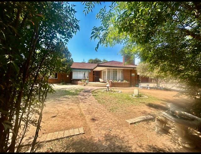 4 BEDROOM HOUSE FOR SALE IN VANDERBIJLPARK CW 5